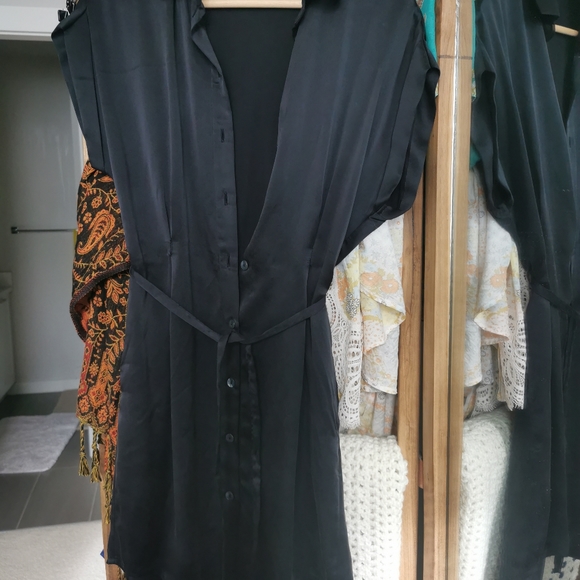 Professional button up black dress. - Picture 4 of 4